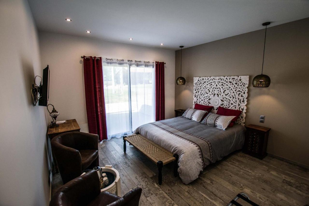 Les Cuves - Saintes Bed & Breakfast Chaniers Bagian luar foto