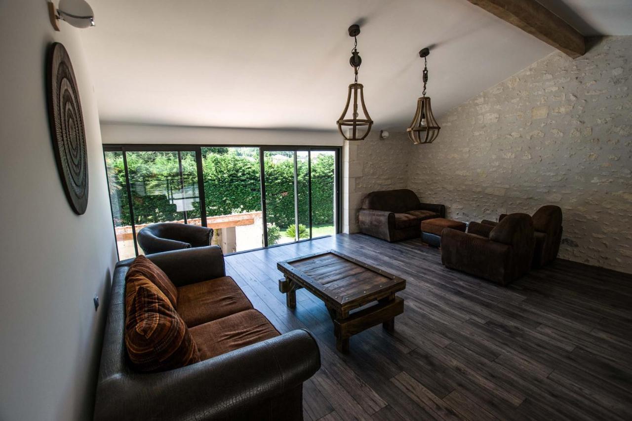 Les Cuves - Saintes Bed & Breakfast Chaniers Bagian luar foto