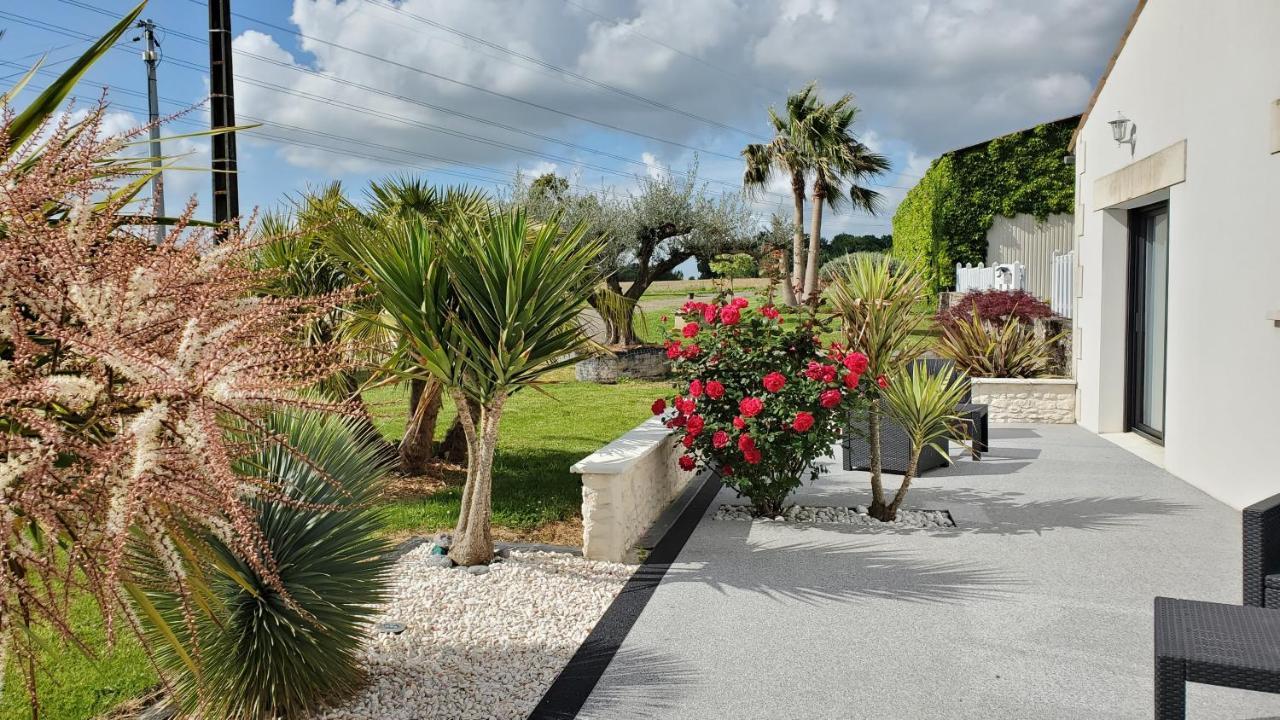 Les Cuves - Saintes Bed & Breakfast Chaniers Bagian luar foto